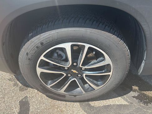 Used 2025 Chevrolet TrailBlazer LT AWD/4WD image 9
