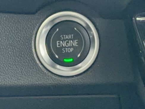 Used 2025 Chevrolet Traverse LT FWD image 20