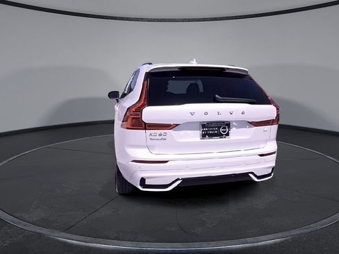 Certified 2023 Volvo XC60 T8 Plus AWD/4WD image 9