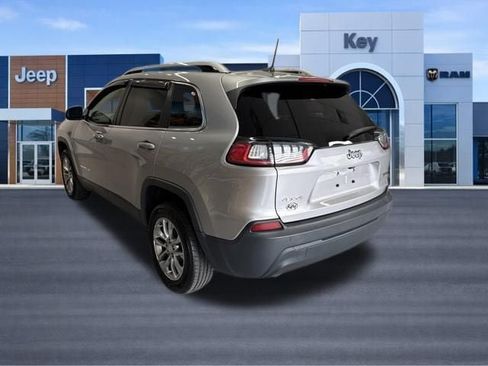 Used 2019 Jeep Cherokee Latitude Plus AWD/4WD image 3