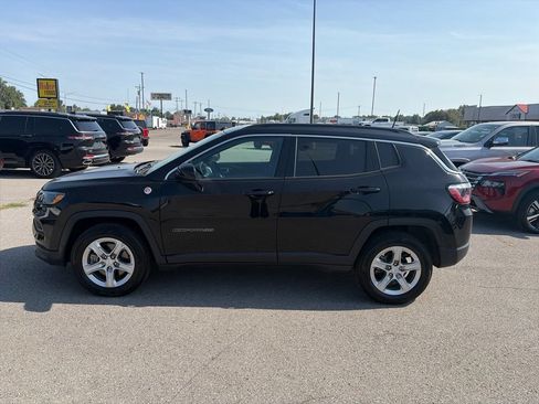 Used 2024 Jeep Compass Latitude AWD/4WD image 3