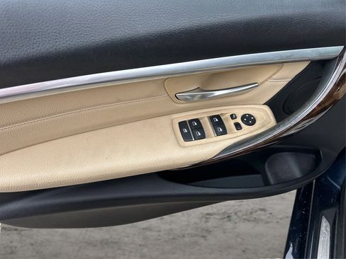 Used 2017 BMW 330i xDrive Sedan AWD/4WD image 28