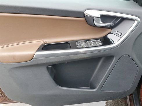 Used 2016 Volvo XC60 T5 Premier w/ Proximity Package image 16