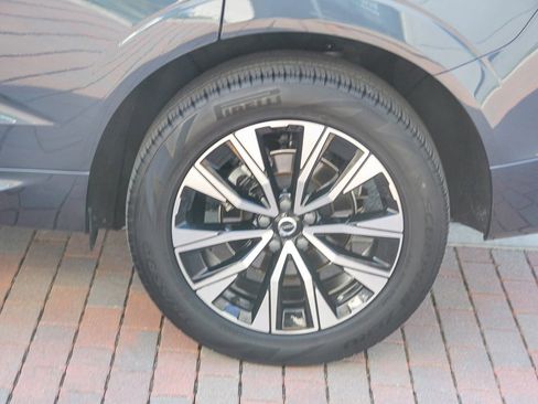 Used 2023 Volvo XC60 B5 Core w/ Climate Package image 7