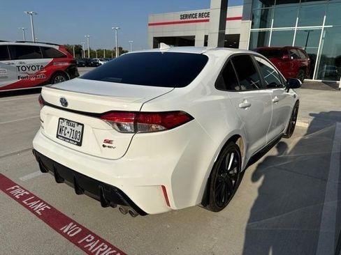 Used 2025 Toyota Corolla SE w/ SE Premium Package FWD image 7