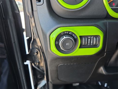 Used 2019 Jeep Wrangler Unlimited Sahara w/ Uconnect 4C Nav & Sound Group image 26