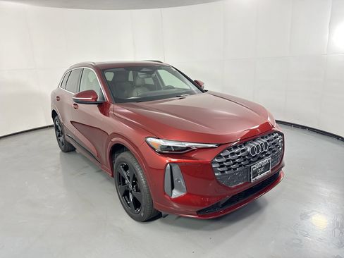 Used 2025 Audi Q5 Premium Plus w/ Premium Plus AWD/4WD image 29