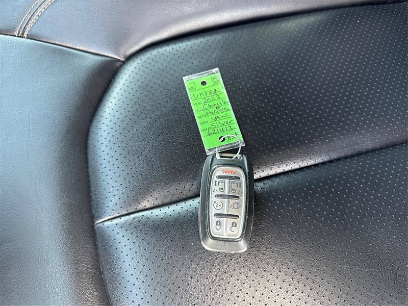 Used 2023 Chrysler Pacifica Touring-L FWD image 29