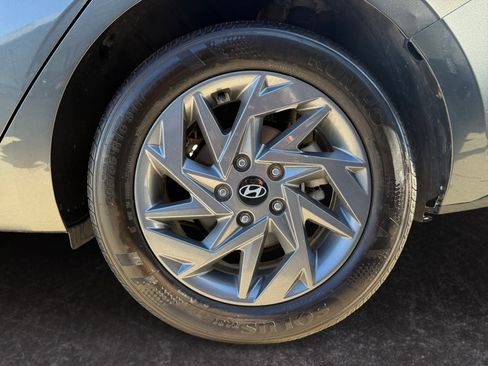 Used 2024 Hyundai Elantra SEL image 10
