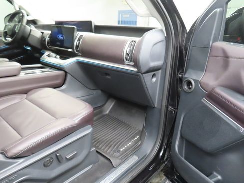 Used 2025 Ford Expedition Max Platinum w/ Platinum Ultimate Package image 41