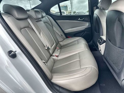 Used 2023 Genesis G70 2.0T RWD image 20