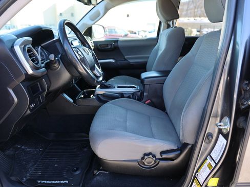 Used 2017 Toyota Tacoma SR5 w/ Tow Package image 19