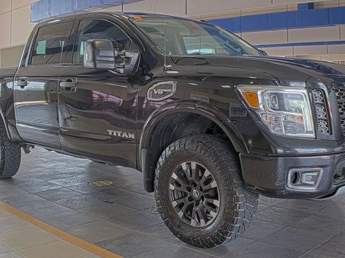 Used 2017 Nissan Titan PRO-4X w/ Pro-4x Convenience Package image 4