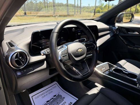 Used 2025 Chevrolet Equinox LT w/ Convenience Package II FWD image 16