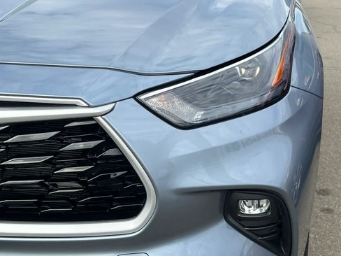Used 2023 Toyota Highlander LE AWD/4WD image 11