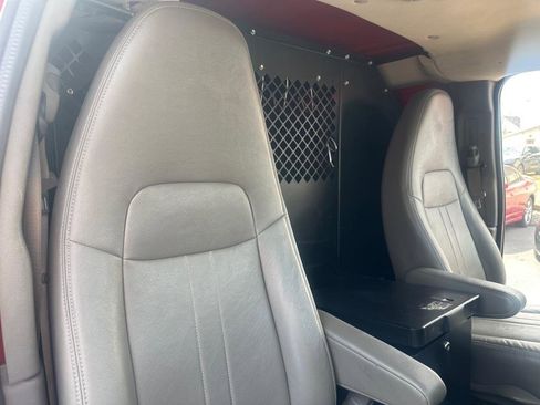 Used 2015 Chevrolet Express 2500 RWD image 28