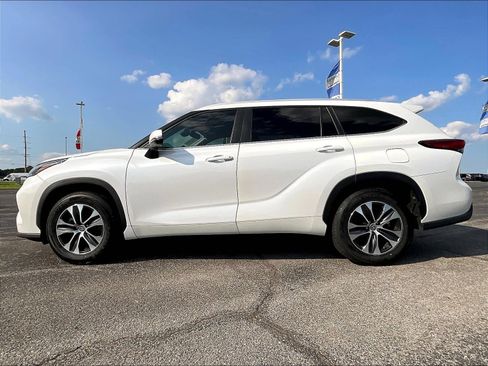 Used 2023 Toyota Highlander XLE FWD image 5