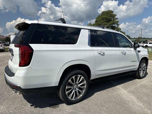 Used 2022 GMC Yukon XL Denali image 4