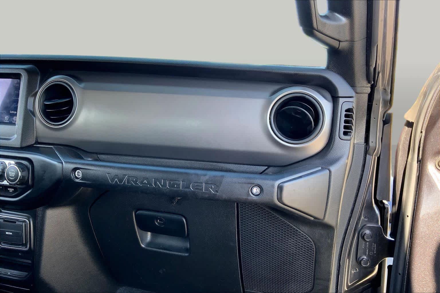 Used 2022 Jeep Wrangler Unlimited Sport AWD/4WD image 18