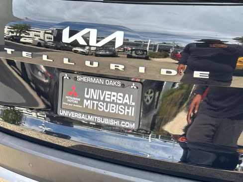 Used 2022 Kia Telluride EX w/ EX Premium Package image 5