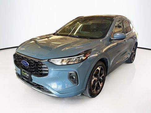 Used 2023 Ford Escape ST-Line Select w/ Tech Pack #2 AWD/4WD image 3