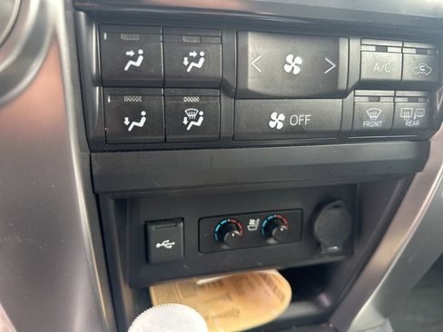 Used 2024 Toyota 4Runner Limited image 28