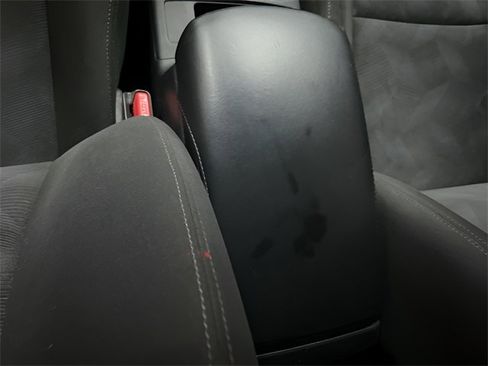 Used 2016 Nissan Rogue SV image 16