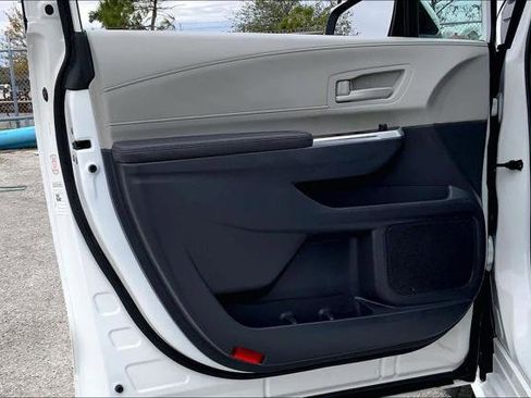 Certified 2024 Toyota Sienna LE image 21