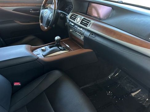 Used 2013 Lexus LS 460 L w/ Preferred Accessory Package image 18
