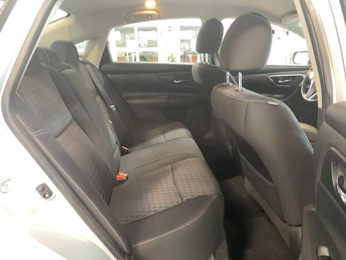 Used 2016 Nissan Altima 2.5 S w/ Power Driver Seat Package FWD image 9