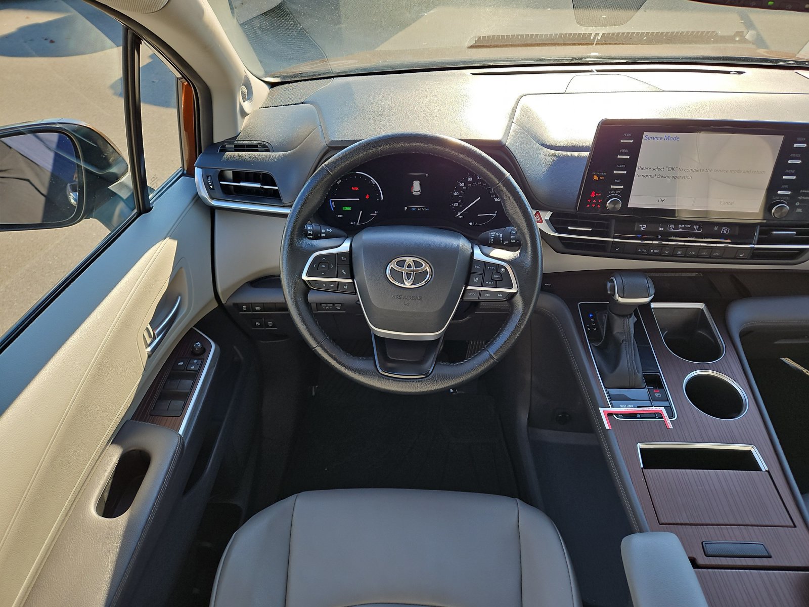 Certified 2022 Toyota Sienna XLE w/ XLE Plus Package FWD image 9
