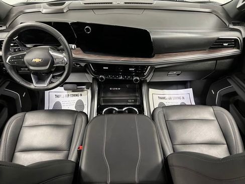 Used 2025 Chevrolet Suburban LT w/ Comfort Package image 22