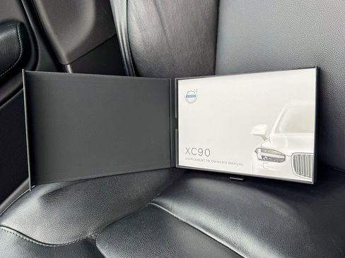 Used 2021 Volvo XC90 T5 Momentum w/ Climate Package image 27