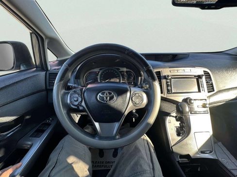 Used 2013 Toyota Venza LE image 16