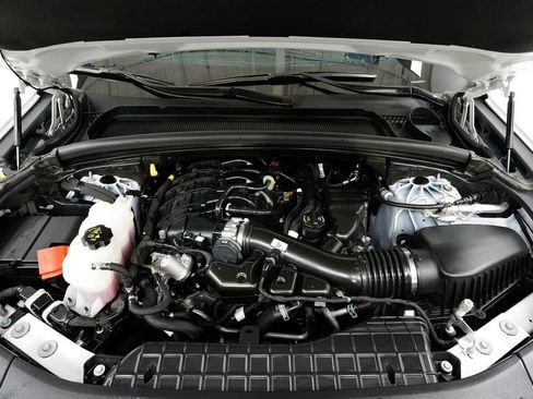 Used 2025 Jeep Grand Cherokee Altitude image 3