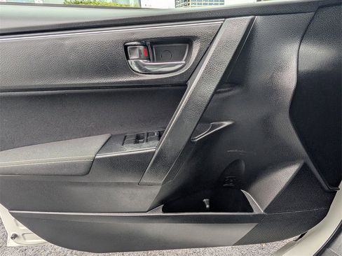 Used 2018 Toyota Corolla LE image 22