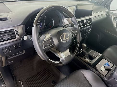 Used 2023 Lexus GX 460 Luxury w/ Sport Design Package AWD/4WD image 10