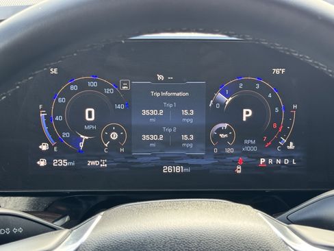 Used 2025 Chevrolet Suburban Z71 image 16