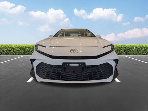 Used 2025 Toyota Camry SE FWD image 11