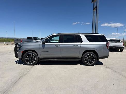 Used 2023 Chevrolet Suburban RST w/ Luxury Package AWD/4WD image 2