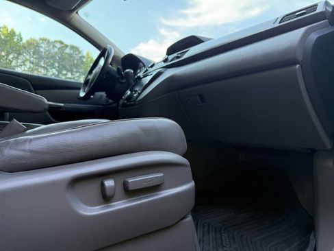 Used 2016 Honda Odyssey Touring Elite image 27