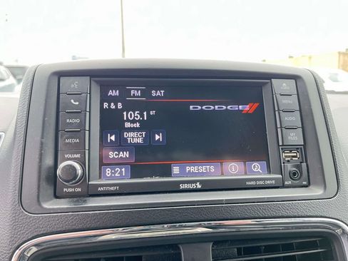 Used 2020 Dodge Grand Caravan SXT image 19