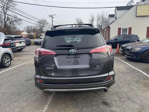 Used 2018 Toyota RAV4 SE image 9