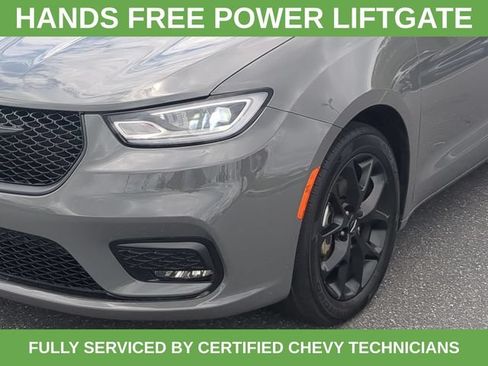 Used 2025 Chrysler Pacifica Limited FWD image 15