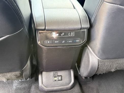 Used 2021 Toyota Highlander XLE FWD image 25