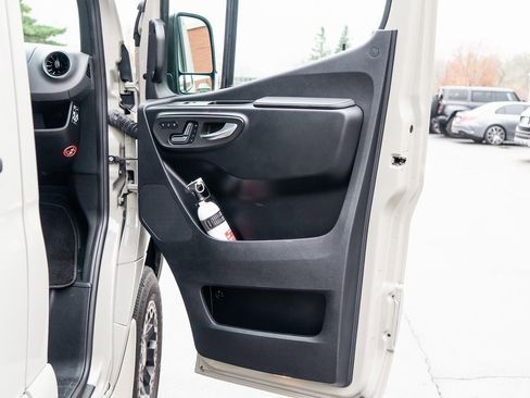 Used 2022 Mercedes-Benz Sprinter 2500 image 27