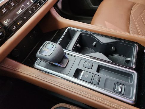 Used 2023 Nissan Pathfinder Platinum image 25