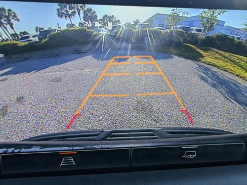 Used 2023 GMC Yukon SLT AWD/4WD image 11