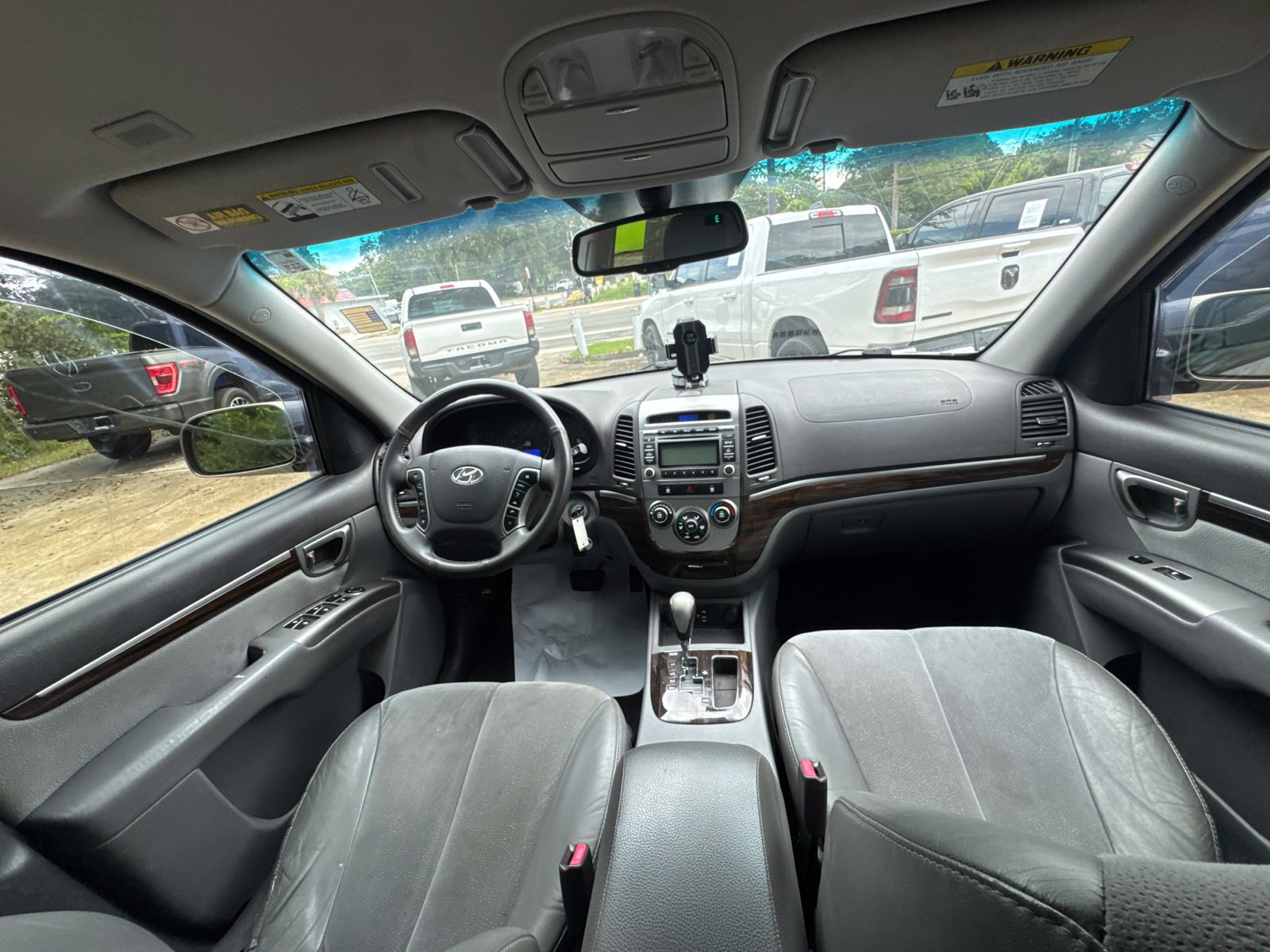 Used 2012 Hyundai Santa Fe SE FWD image 17