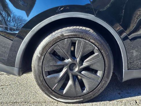 Used 2023 Tesla Model Y Long Range image 15